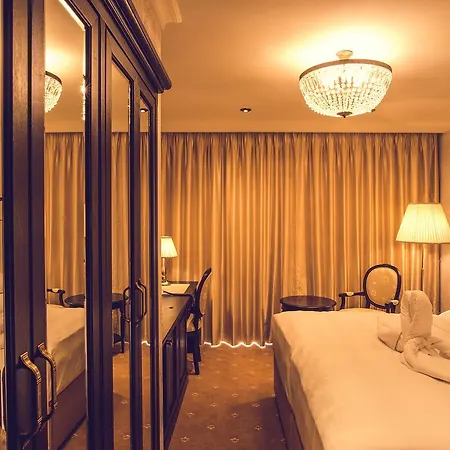 Florian Palace Hotell